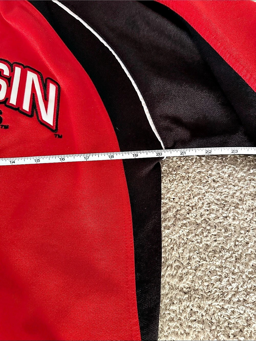 Starter Wisconsin Badgers Red & Black Sweatshirt Size Medium Like New - Picture 6 of 7